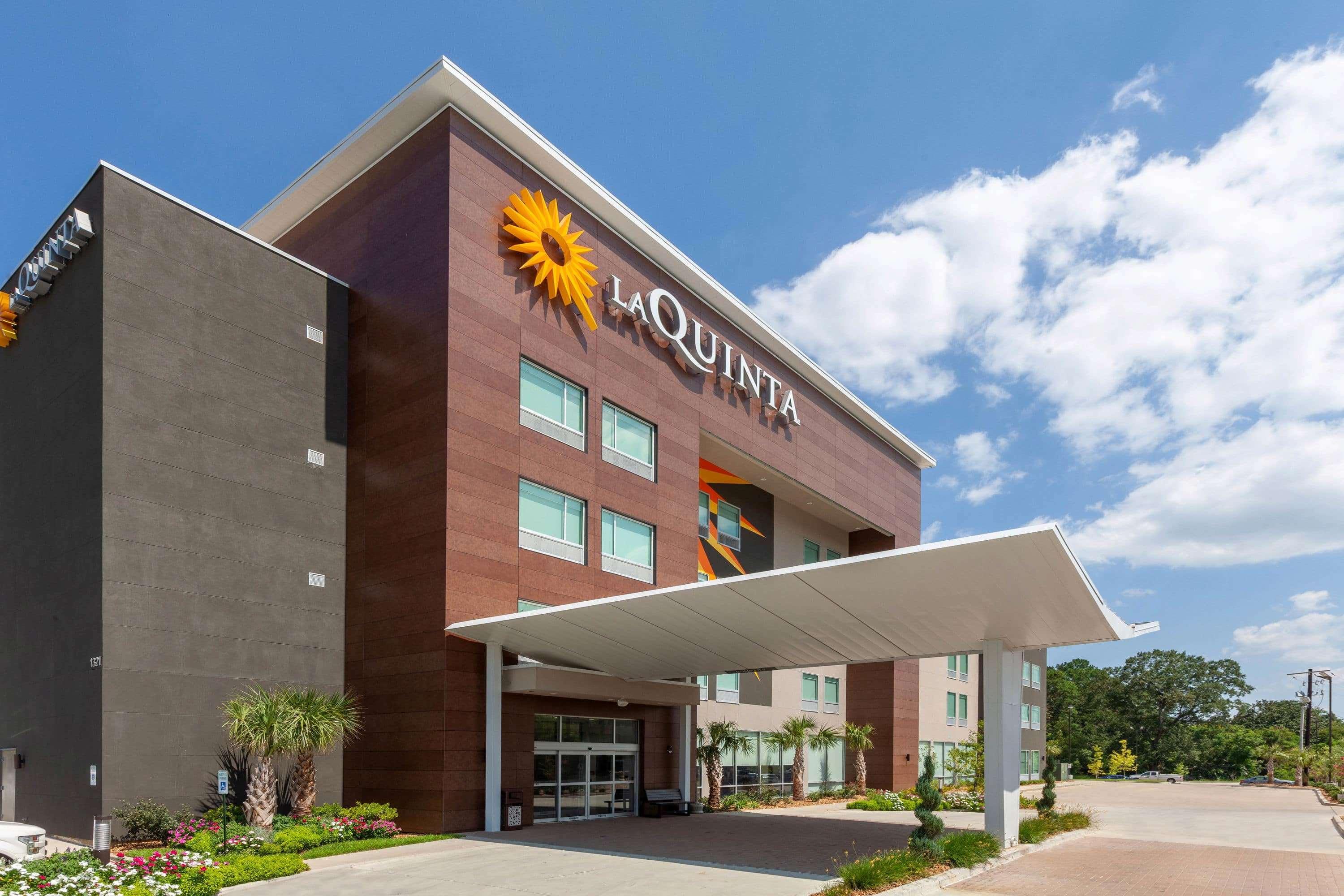 La Quinta Inn & Suites By Wyndham Lafayette Oil Center Екстериор снимка